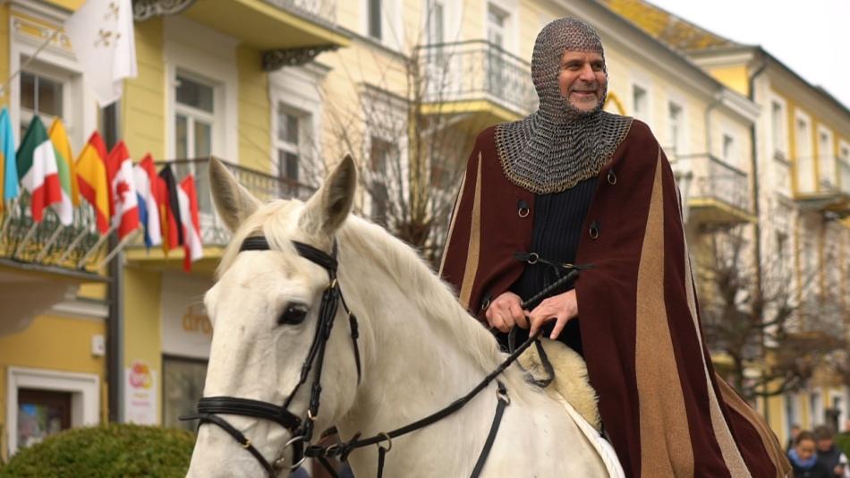 Ve Františkových Lázních zahájí zimní sezónu příjezdem sv. Martina na bílém koni