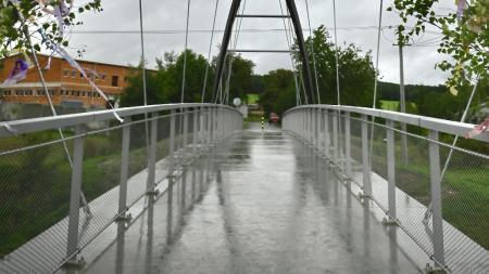 V Chotíkově otevřeli lávku pro pěší a cyklisty přes hlavní tah Plzeň-K. Vary