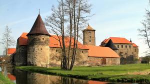 Vodní hrad Švihov otevře nový zážitkový okruh na loďkách podél hradeb