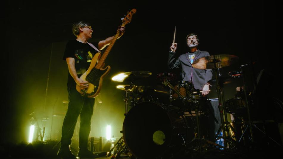 Přes 20 bezdomovců uklízí okolí venkovních scén při festivalu Na ulici v Plzni