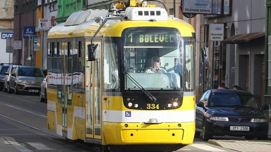 Dělníci opraví tramvajovou trať na Bolevci, cestující budou do listopadu vozit autobusy