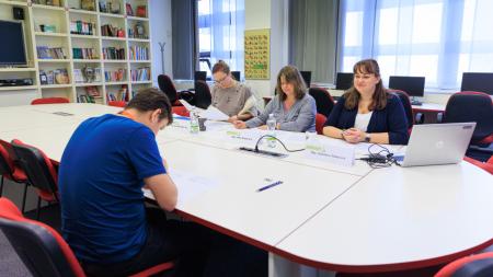 Středoškoláci v Plzeňském kraji soutěžili v porozumění anglickému textu