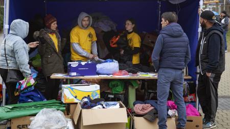 Plzeňané pomáhají uprchlíkům, mnohdy ale nosí věci na špatné místo