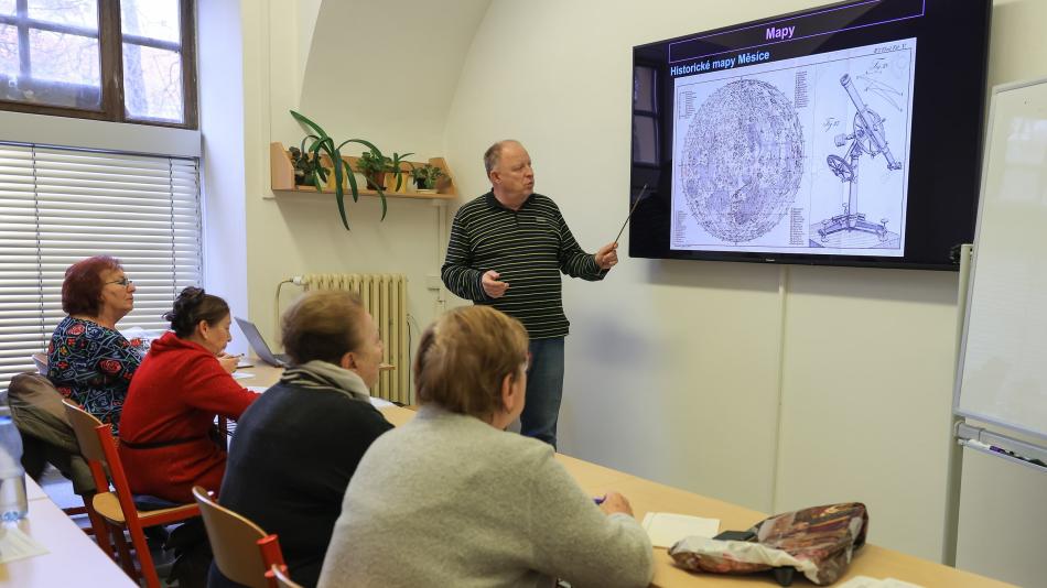 Univerzita třetího věku v Plzni spouští registrace, nabídne i nové obory