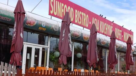 Špína na podlaze, v lednici i v myčce skla. Inspekce uzavřela asijské bistro v Plzni!