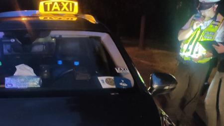 Policisté si posvítili na taxikáře. Polovina z nich porušila předpisy!