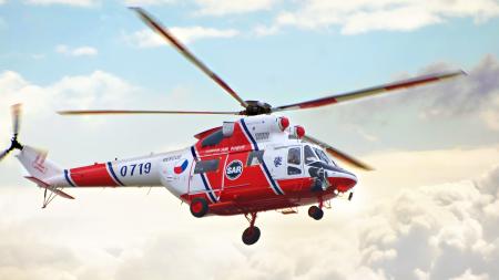 Na jihu Plzeňska bourala převozová sanitka, pro těžce zraněného řidiče letěl vrtulník!