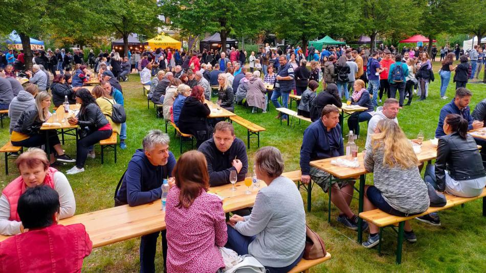 Milovníci vína zaplnili Habrmannův park