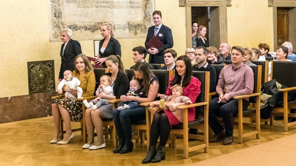 Centrální obvod přivítal na plzeňské radnici nové občánky