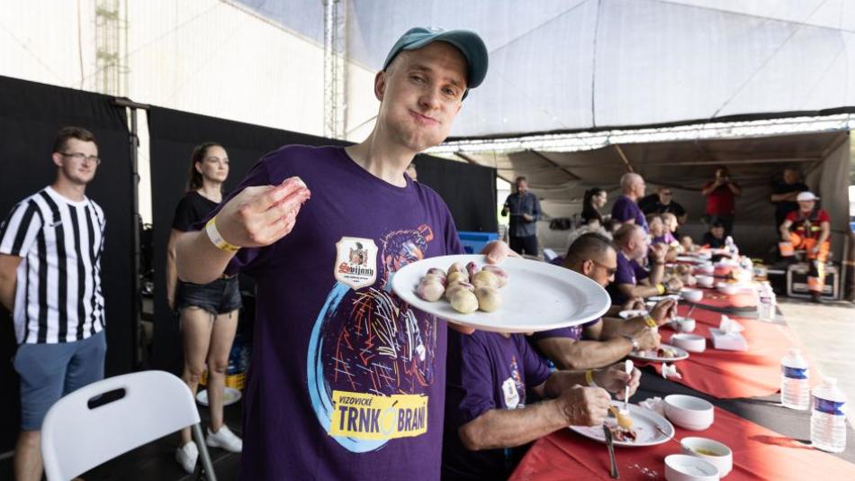 Vítěz soutěže jedlíků na Trnkobraní Radim Dvořáček: Na rekord si věřím!