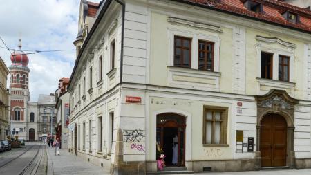 Plzeň opraví dva byty, pomůže šesti lidem s handicapem