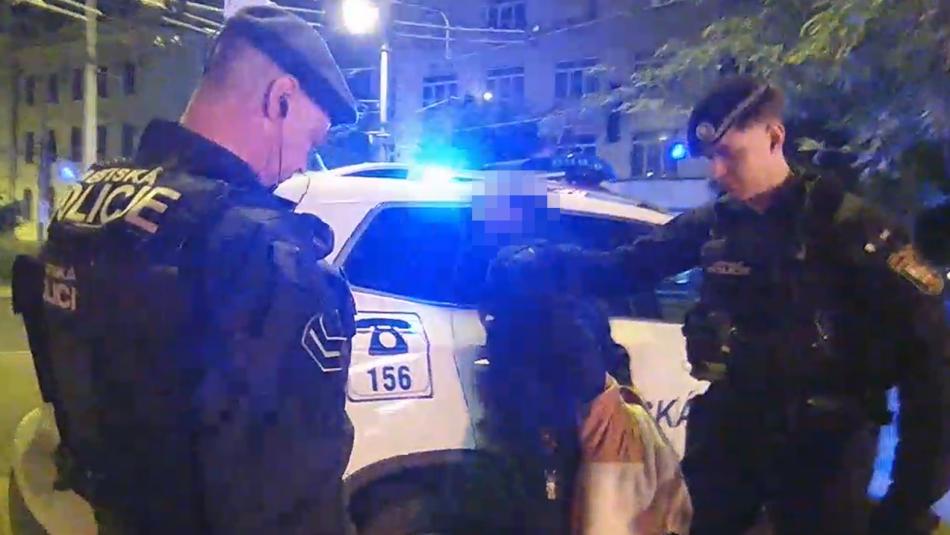 Nezkrotný agresor, aneb Noční zábava skončila pouty, cestou na záchytku a též u státní policie