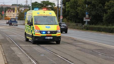 Vážná nehoda na Klatovsku. Auto se třemi cizinci vylétlo ze silnice, řidič byl silně opilý