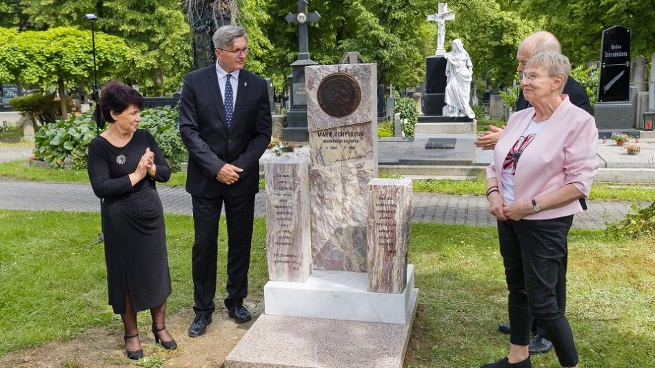 Plzeň zřídila čestný hrob sochařky, medailérky a čestné občanky Marie Uchytilové