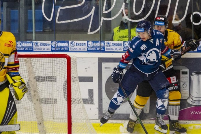 Duel plný obratů. Hokejisté Plzně vydřeli proti Litvínovu dva body