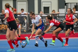 Hrát je pro mě lepší než se o prázdninách jen válet, usmívá se...