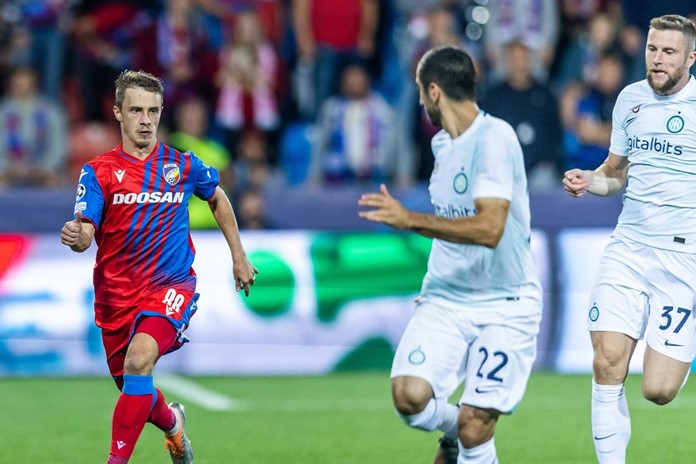 Máme se co učit, přiznával Vlkanova po další prohře v Lize mistrů