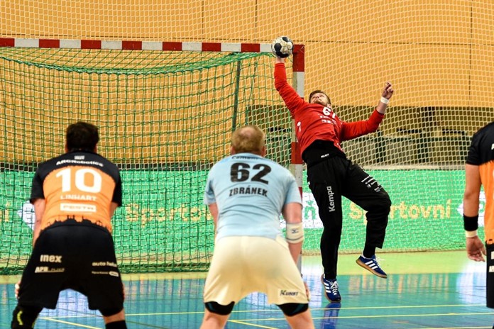 Utkání Talentu ukončila mokrá palubovka! Český svaz házené rozhodl o kontumaci