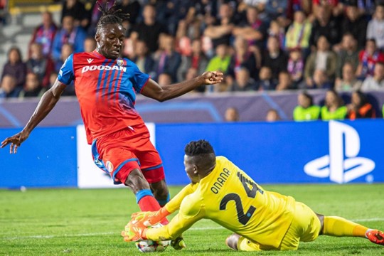 V Plzni Bassey vyhořel, Viktoria ukončila jeho hostování!