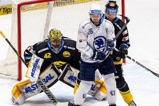 O tři body Plzeň přišla těsně před koncem, z Litvínova veze alespoň výhru po nájezdech