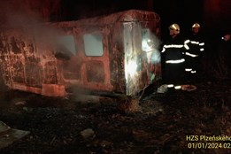 Silvestr v Plzeňském kraji pohledem hasičů: Požáry odpadků i zásah...