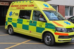 Perná noc záchranářů v kraji. Zranění od pyrotechniky nebo pád do...