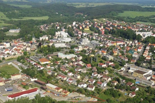 Tachov, který měl hospodařit se schodkem v desítkách milionů, skončí v přebytku