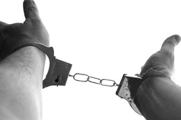 Zaměstnanec směnárny si za dva měsíce nakradl téměř milion korun!...