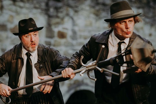 Ozvěny Divadelního léta vracejí na scénu komedii „39 stupňů“