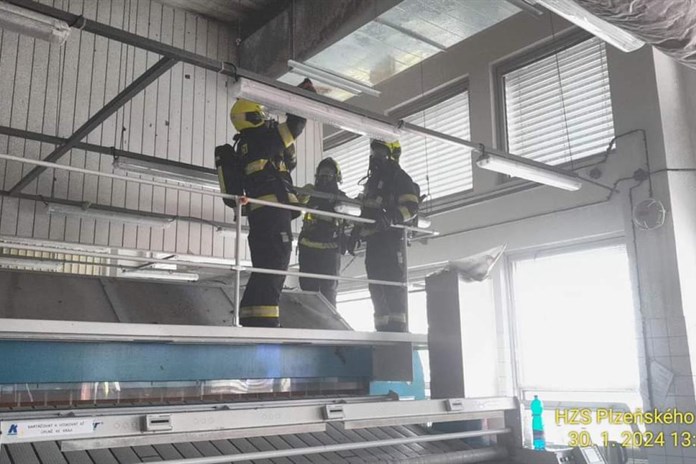 Aktualizováno: V areálu Fakultní nemocnice na Lochotíně hořelo, hasiči evakuovali 50 lidí!