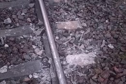 Mezi Vejprnicemi a Plzní narazil osobní vlak do betonové překážky,...