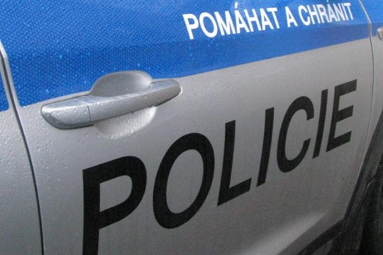 Neznámý řidič vybržďoval auta na dálnici. Policisté hledají svědky