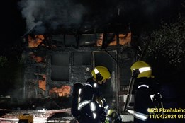 Požár chaty u Boleveckého rybníka založil muž, který chtěl spáchat...