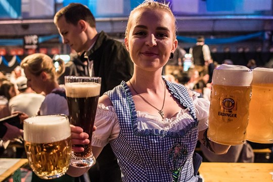 Tupláky i bavorské klobásy. Chystá se plzeňský Oktoberfest