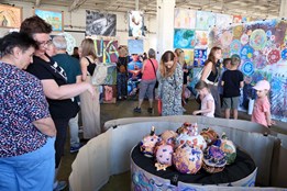 V Papírně můžete obdivovat barevné světy fantazie dětí ze ZUŠ Trnka