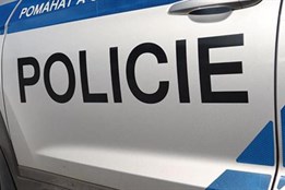 Zloděj na Karlovarsku vlezl do bytu oknem! Před majitelkou se...