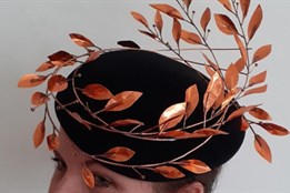 Kdepak je ta hlava, která klobouk nosila? ptá se nová výstava v...