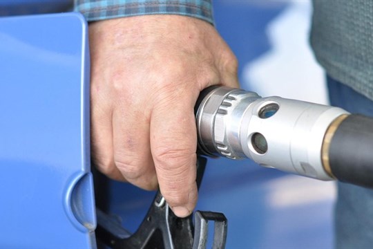 Z pracovních strojů a kamionů mizela nafta. Viníci jsou dva muži a dívka ve věku 17, 18 a 19 let!