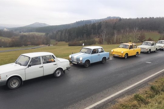 Adventní vyjížďka veteránů s pestrým programem naladila účastníky na blížící se svátky