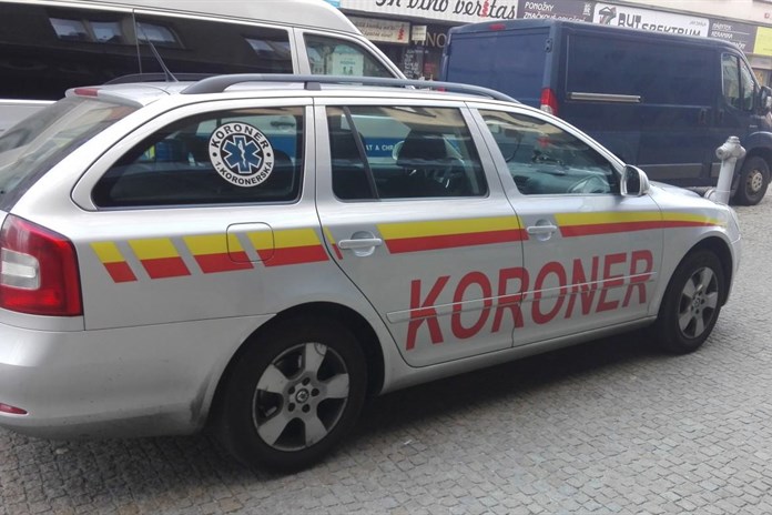 V podchodu v Klatovech byl nalezen mrtvý muž, policisté hledají svědky