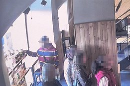 Hlídka nejprve řešila opilce, nakonec vypátrala i zloděje yuzu,...