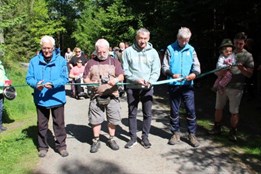 Zelenov u Domažlic otevřel novou bezbariérovou stezku: Vozíčkáři si...