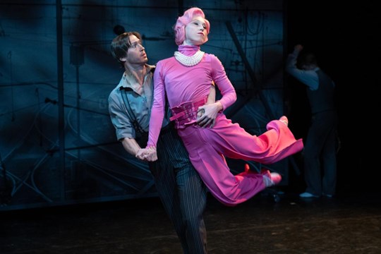 Divadlo J. K. Tyla uvede taneční adaptaci tragikomedie o svědomí, moci a penězích Návštěva staré dámy