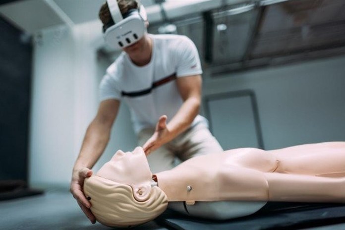 Virtuální realita učí zachraňovat životy. V Plzni chtějí proškolit tisíc lidí za jediný den