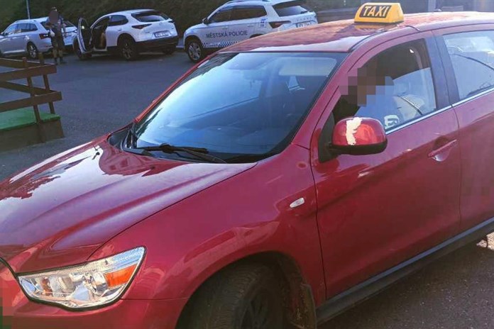 Kradené auto, cizí SPZ a zákaz řízení, aneb Opilcovo těžké jitro