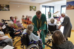 Biskup Tomáš Holub požehnal kapličce. Nový duchovní prostor obohatí...