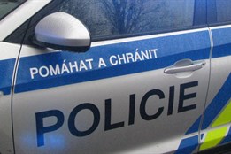 Dvojice pachatelů okradla muže u nádraží v Rokycanech. Policisté je...