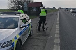 Policisté si posvítili na účastníky Pekelného ostrova: 500...