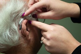 Tichý svět pomáhá lidem se ztrátou sluchu. Služby nabízí i v...