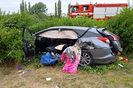 Tři lidé se těžce zranili při čelním střetu aut v Liticích, jeden...